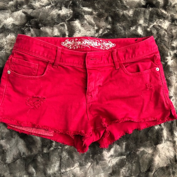 Women’s express raspberry colored short shorts - Picture 1 of 5
